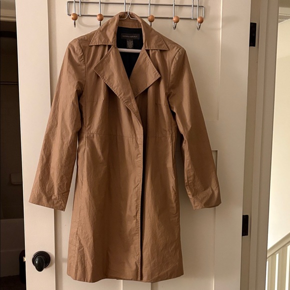 Banana Republic Jackets & Blazers - Banana Republic Women's Tan Trench Coat